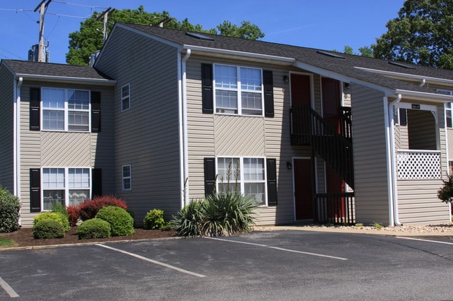 Timber East Apartments - Timber East Apartments