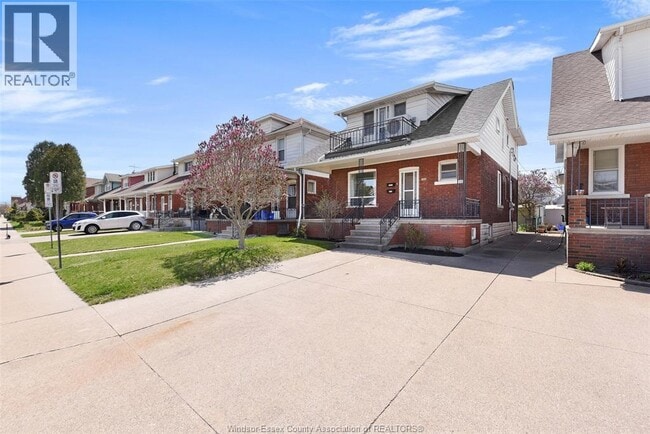Photo - 1069 Marentette Ave