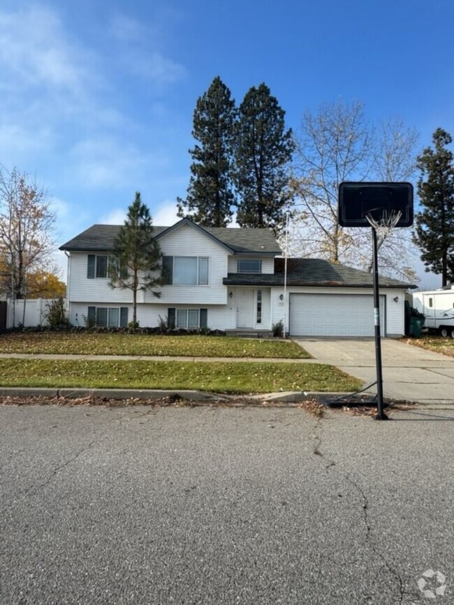 Building Photo - Cute 4 bedroom home