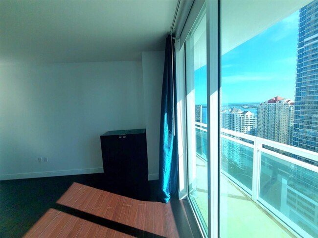Photo - 951 Brickell Ave Unidad 3710