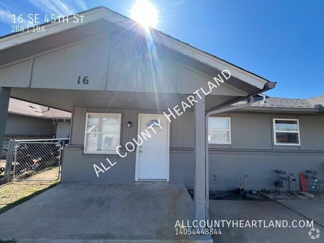 Building Photo - Updated Duplex Near Downtown Rental