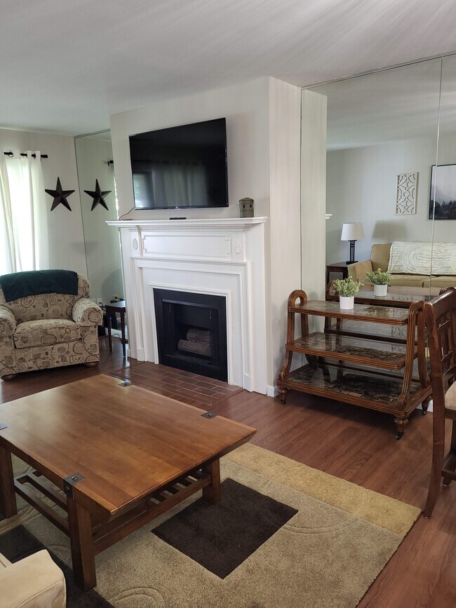 Gas FP - 950 E Rue de la Banque St Unit 310