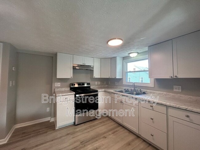Photo - 1830 Roslyn Ave