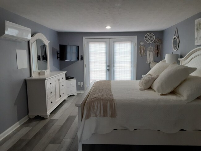 Photo - 1105 Boat Dock Rd