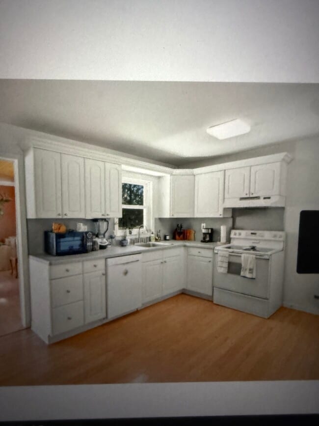 Photo - 27 Runyon Ave