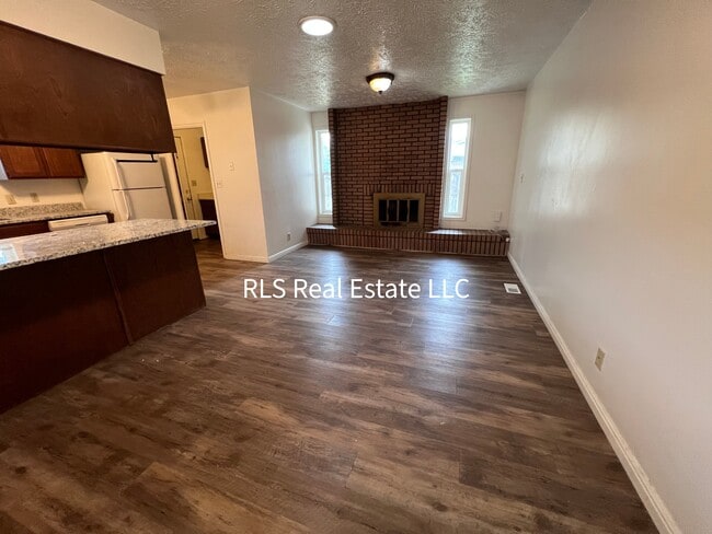 Photo - 1572 E Hidden Valley Rd