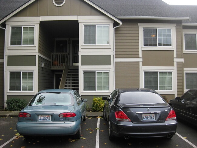 Photo - 2 Bedroom Kenmore Condo with Charming Details