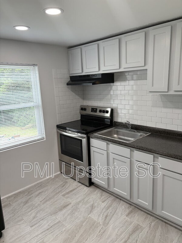 Building Photo - 201 Chandler Dr Unit Apt 16C