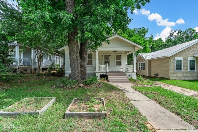 Photo - 840 Fairview St House