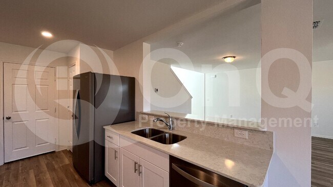 Photo - 882 Breakwater Dr