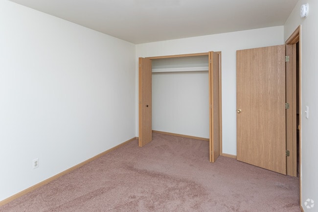 2BR, 1BA - 980 SF 2nd Floor