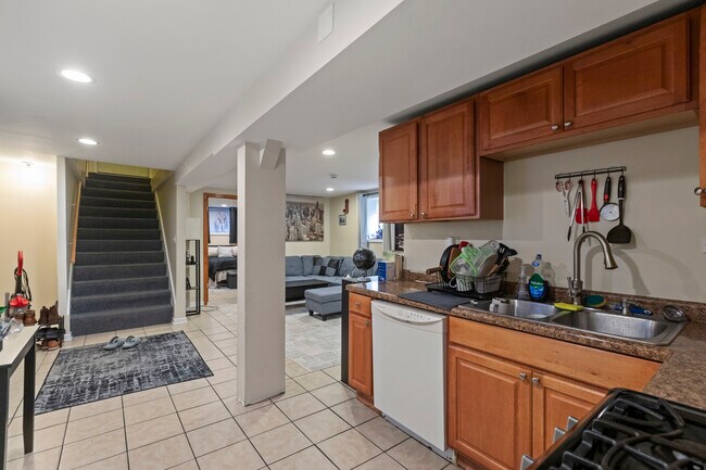 Photo - 2028 N Hamlin Ave Unit BSMT