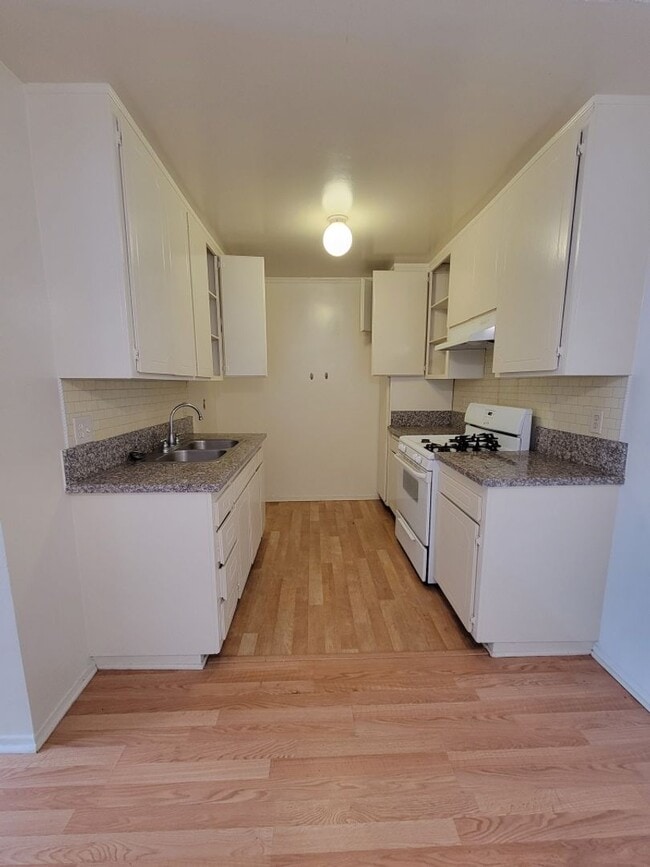 Building Photo - 436 Raymond Ave Unit 02