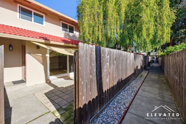 Building Photo - 111 Avram Ave