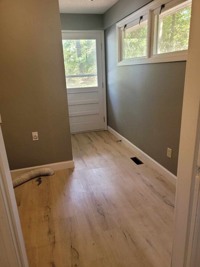 Photo - 3 Bedroom 1 Bath newly remolded available NOW House