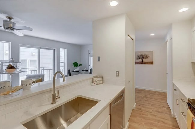 Beautiful 1 bed Condo + garage parking in ... - Beautiful 1 bed Condo + garage parking in ... Unidad 203