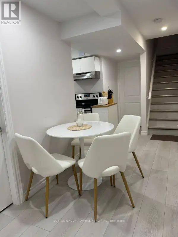 Photo - 1331 Major MacKenzie Dr W