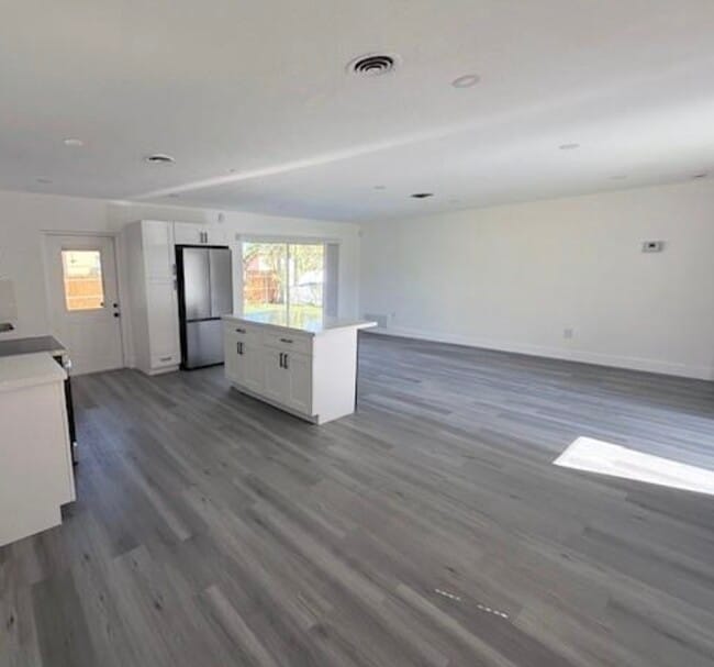 Photo - 275 NE 173rd St