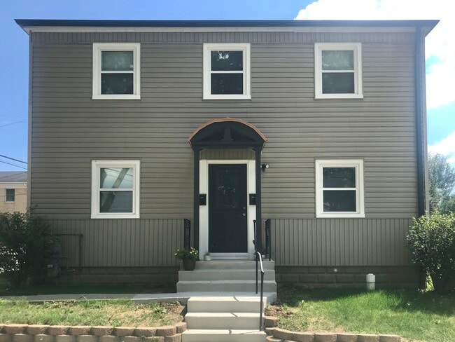 Front of duplex - 217 Lane St Unit 217 1/2