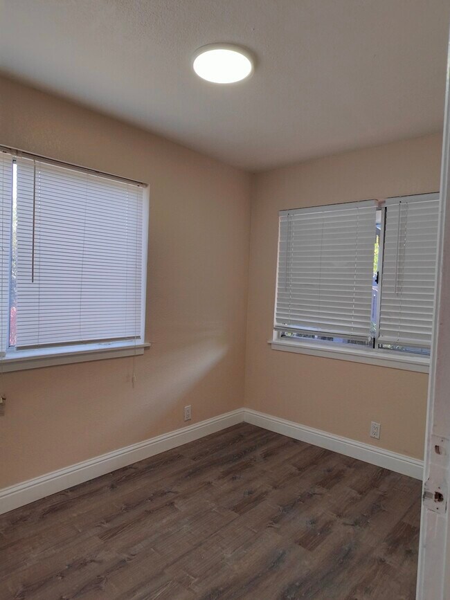 Photo - 6152 Baker Street