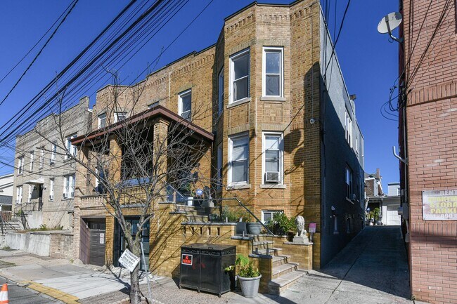 Photo - 1402 8th St Unit 2