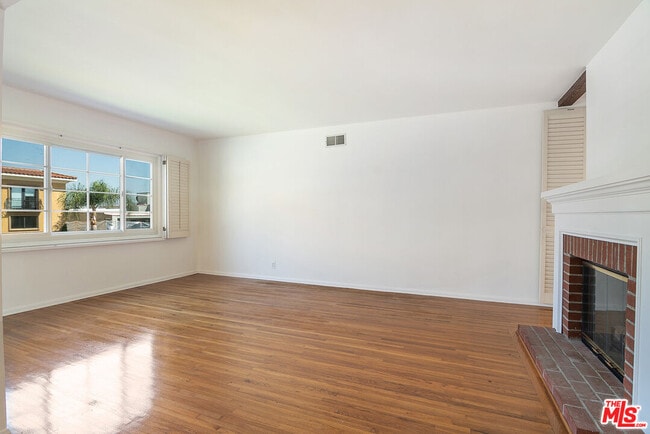12100 Marine St