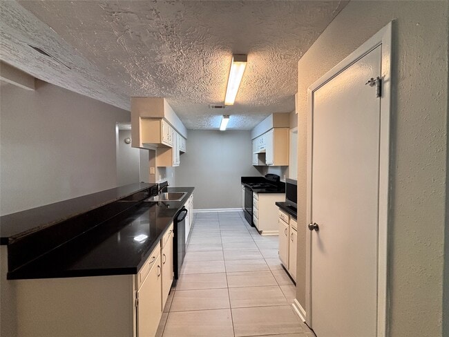 Photo - 203 Woodvale St