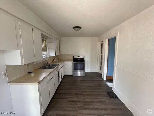 Building Photo - 301 Roslyn Ave NW Unit 1 Rental