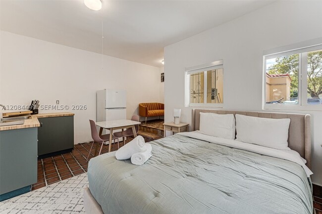 571 NE 64th St Unit Studio