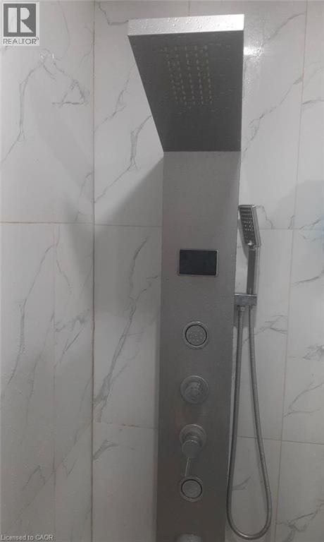 Photo - 850 Garth St