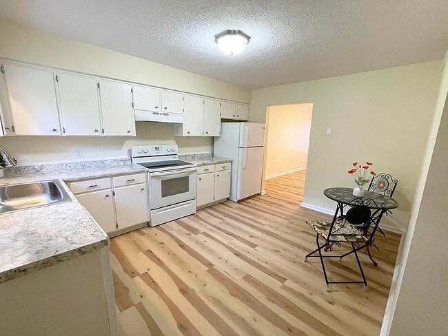 Photo - 4001 Lawing Dr Unidad 4001