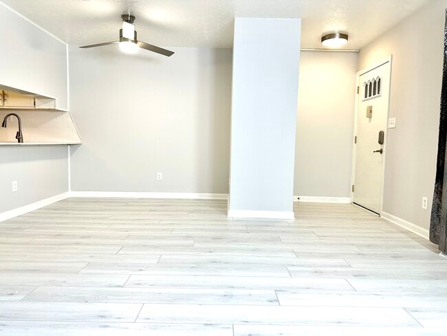 Photo - 124 S Sherrin Ave Unit 4