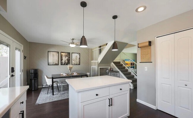 view of dining room - 2936 E Clarendon Ave