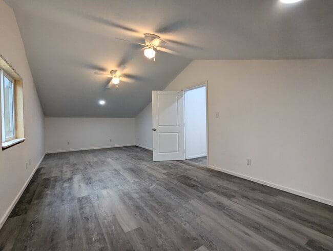 Photo - 1002 Pioneer Rd Unit Upstairs Apartment