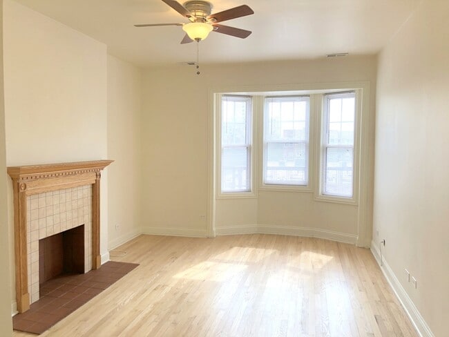 Building Photo - 4454 N Sheridan Rd Unit 1