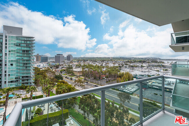 Building Photo - 13700 Marina Pointe Dr Unit 1232 Rental