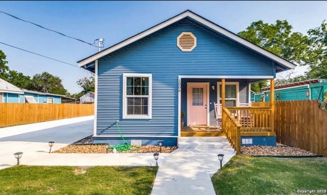 Building Photo - 1006 Center St