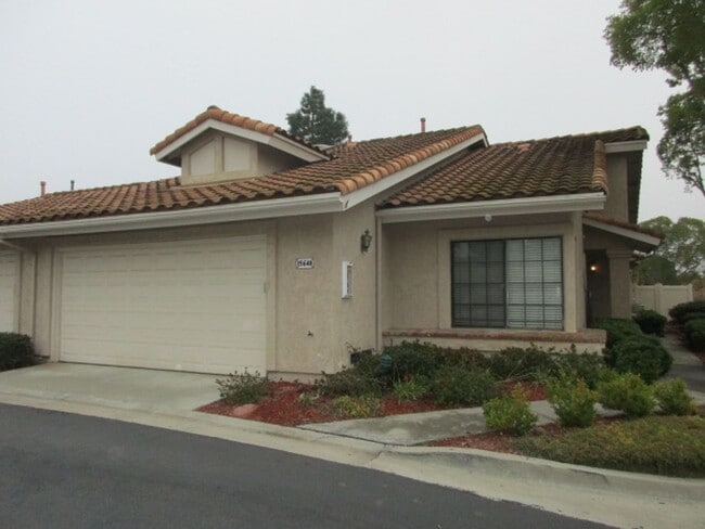 Building Photo - Rancho Bernardo End Unit Townhome - 2 Bed - 2 Bath -2 Car Garage - Private Patio