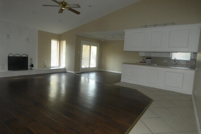 2408 NW Redwood Ln