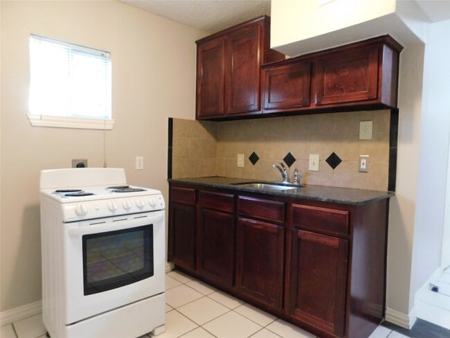 Photo - 1409 Wentworth St Unit False