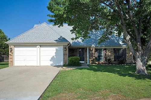 Building Photo - 5309 Maple Ct