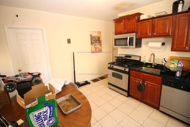 Photo - 28 Linden St Unit a