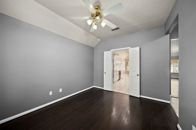 Photo - 10 S Willow Point Cir