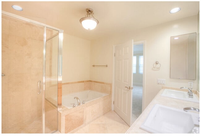 Building Photo - 10305 Almayo Ave Unit 301 Rental