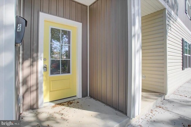 Photo - 30 W Dahlgren St