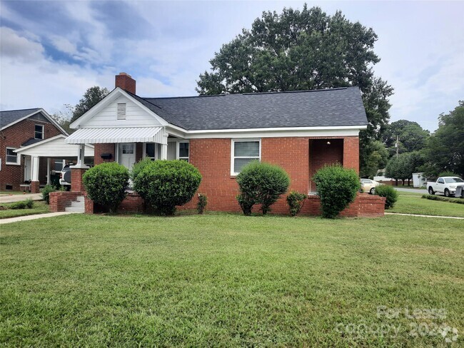 Building Photo - 2424 Statesville Ave Rental