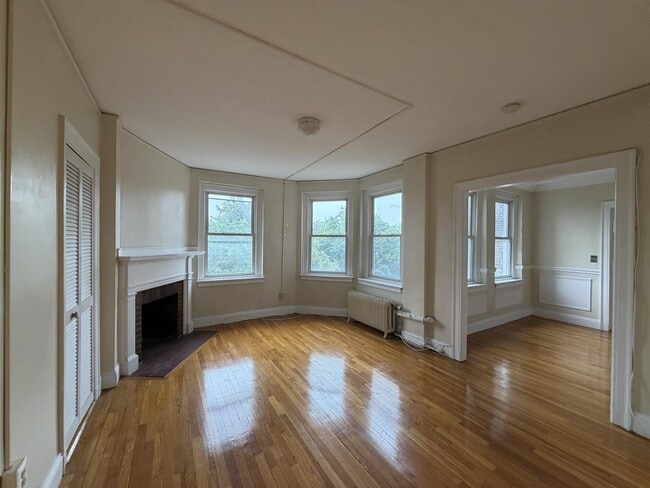 Building Photo - 7 Craigie Cir Unit 4
