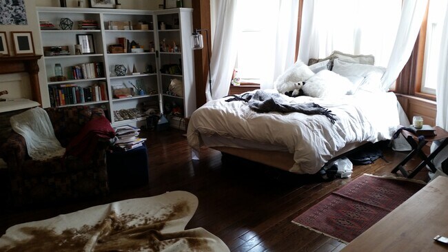 master bedroom - 4228 Spruce St Unit 2F