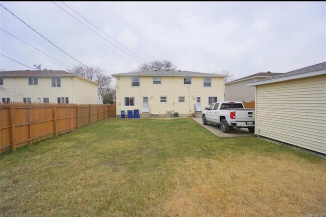 Photo - 225 Sunshine Dr