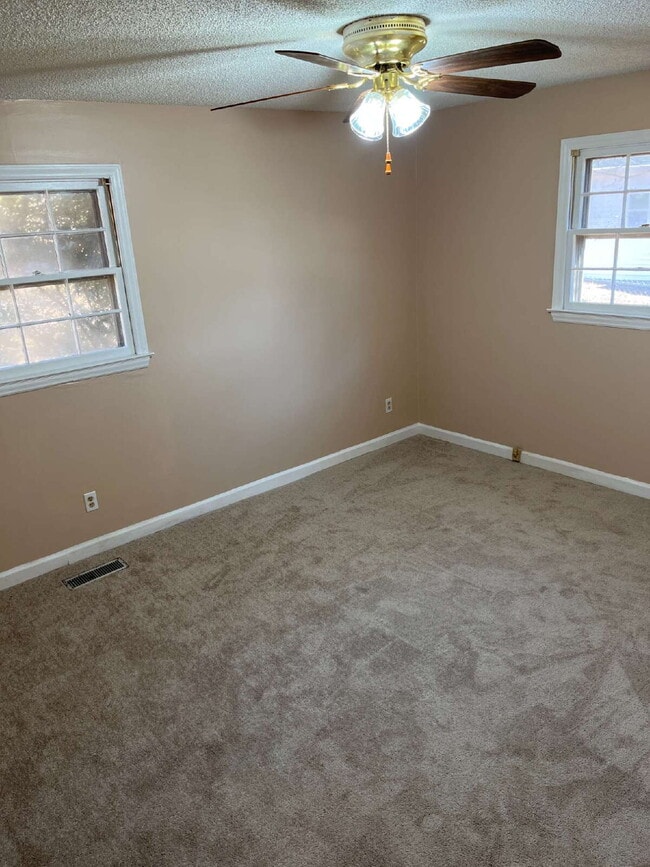 Photo - 3935 Yokley St